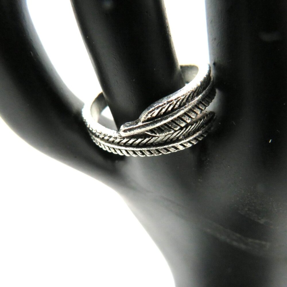 Feather Wrap Ring Size 8 Silver Tone Antique‎ Wash Lightweight